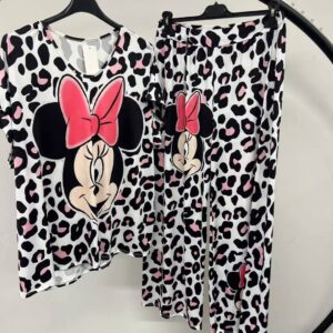 Conjunto de licra de animal print con Minnie.