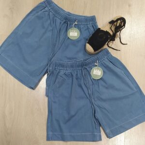Pantalón corto .