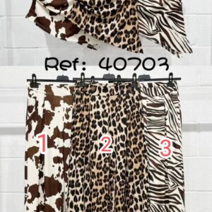 Conjuntos de animal print de camiseta con hombreras.