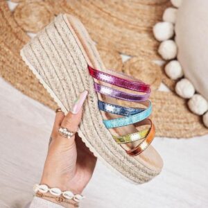 Cuña de tiras de colores .