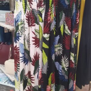 Mono de hojas y pecho de nido de abeja.