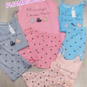 Pijamas de corazones.