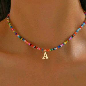 Collar con la inicial
