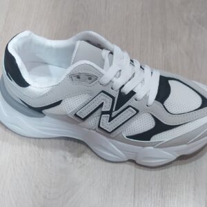Deportiva blanca inspiración NEW BALANCE.