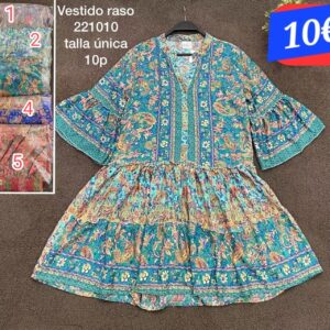vestido de raso con manga.