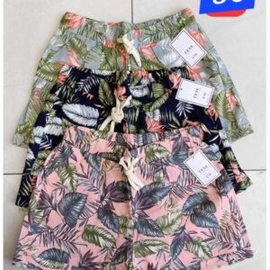 Pantalón corto de hojas.