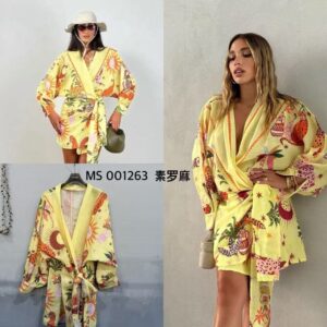 Vestido con lazada de tela.