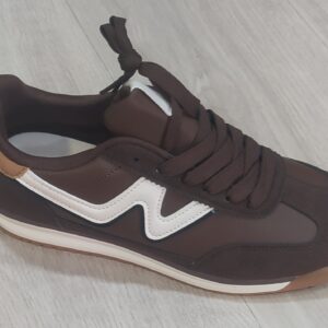 Deportiva marrón chocolate.