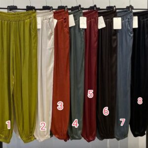 Pantalón satén gomilla abajo.