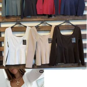 Camisetas tableadas por debajo.