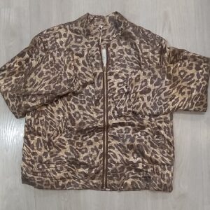 Bomber animal print con brillo.
