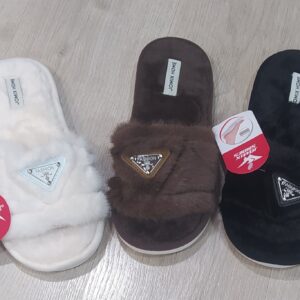 zapatillas de pelos inspiración PRADA .