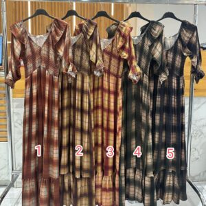 Vestido de cuadros con manga.