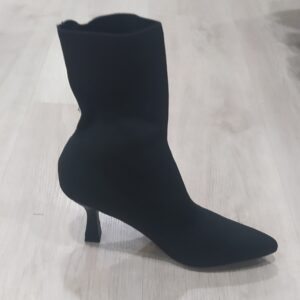 Bota calcetín tacón fino.