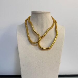 collar dorado