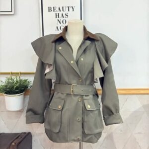 chaqueta volante hombro