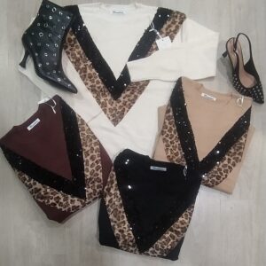 Jersey con lentejuelas y animal print.