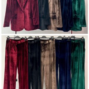 Conjunto de traje chaqueta de terciopelo.