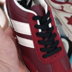 Deportivas burdeos inspiración ADIDAS.