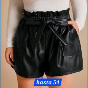Pantalón corto de polipiel.
