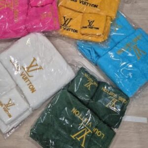 Juego de toallas inspiración a LOUIS VUITTON.