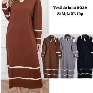 Vestido de lana con rayas blanca.