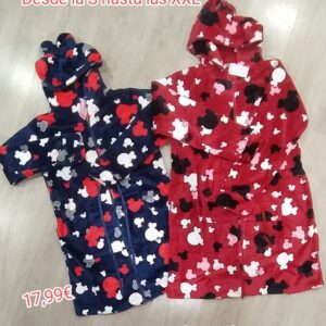 Bata con dibujos de Mickey.