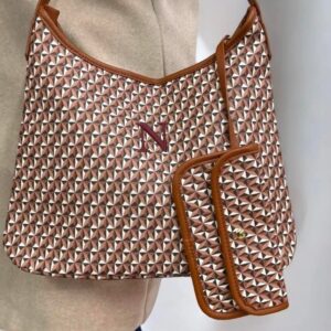 Bolso +cartera en tonos marrones .