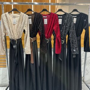 Mono negro con la parte de arriba de brillo.