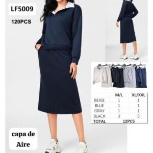 conjunto de falda y jersey con rayitas celestes .