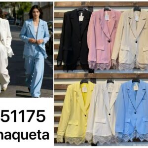 Chaqueta encaje por debajo.