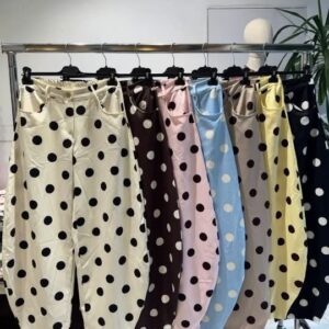 Pantalón lunares.