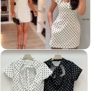 Vestido corto lunares.