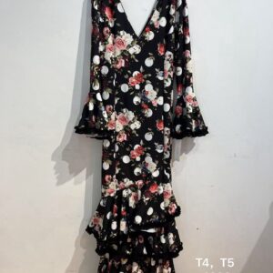 bata de flamenca negra con estampado.