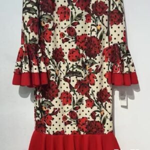 bata de flamenca estampada en tonos rojos.