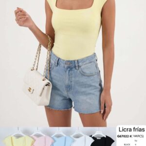 camiseta de licra tiranta.