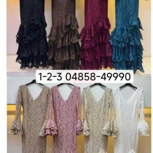 Vestido de flamenca de encaje con 4 volantes.