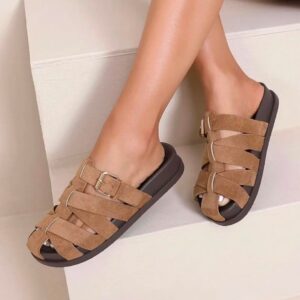 Sandalia de tiras en Camel .