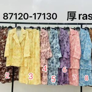 Conjunto de raso estampado.