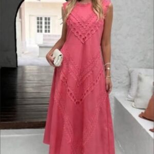 vestido con tira bordada.