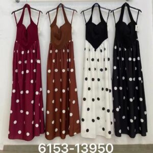 vestido cogido al cuello de lunares .