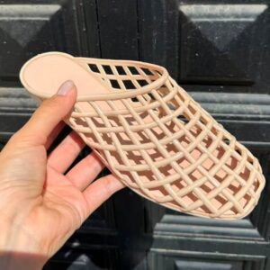 Chanclas de rejilla.