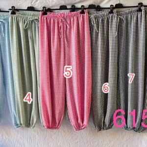 pantalón de cuadritos Vicky con gomilla abajo.
