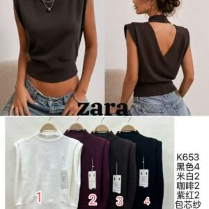Jersey cogido al cuello con botones y descubierta la espalda.