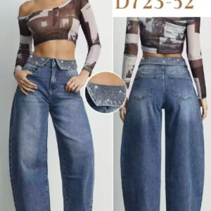 pantalón vaquero con cintura de brillo.
