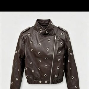 chaqueta polipiel con tachuelas