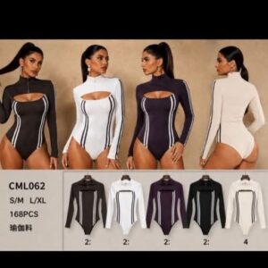 Body licra con abertura en el pecho.