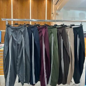 pantalón pañuelo líneas blancas.