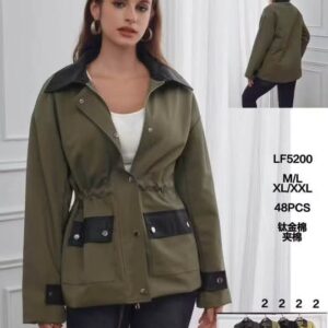 Chaqueta cuello polipiel.