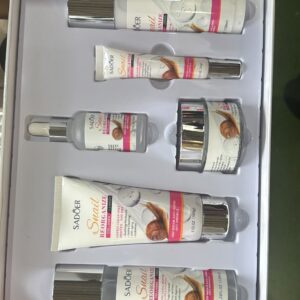Estuche de productos de baba de caracol.